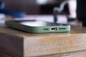 Apple iPhone 17 के बारे में जानिए सबकुछ – लीक्स, स्पेसिफिकेशन्स, डिज़ाइन, फीचर्स और लॉन्च डेट